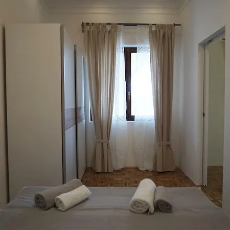 Laura Τρογκίρ