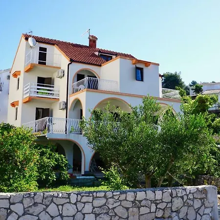 Laura Διαμέρισμα *